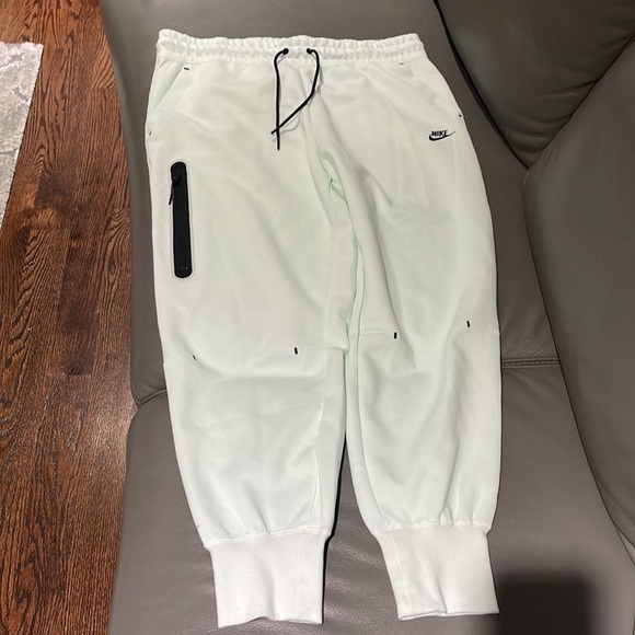 Womens Nike tech pants - Picture 4 of 6